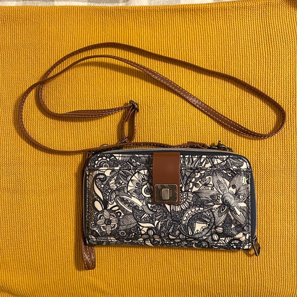 Sakroots Smartphone Wristlet / Crossbody Bag 
Navy Spirit
